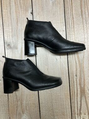 Life Stride Black Leather Block Heel Ankle Boots